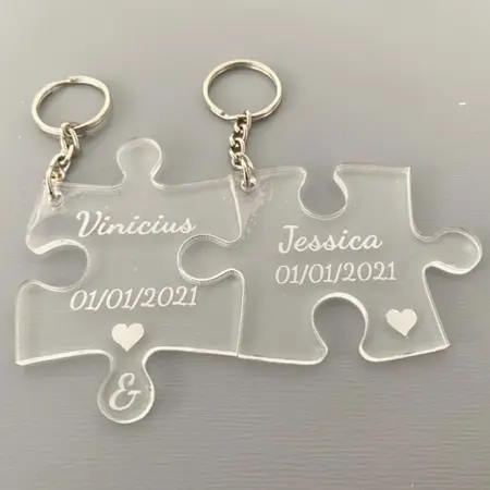 chaveiro acrílico riscado e personalizado