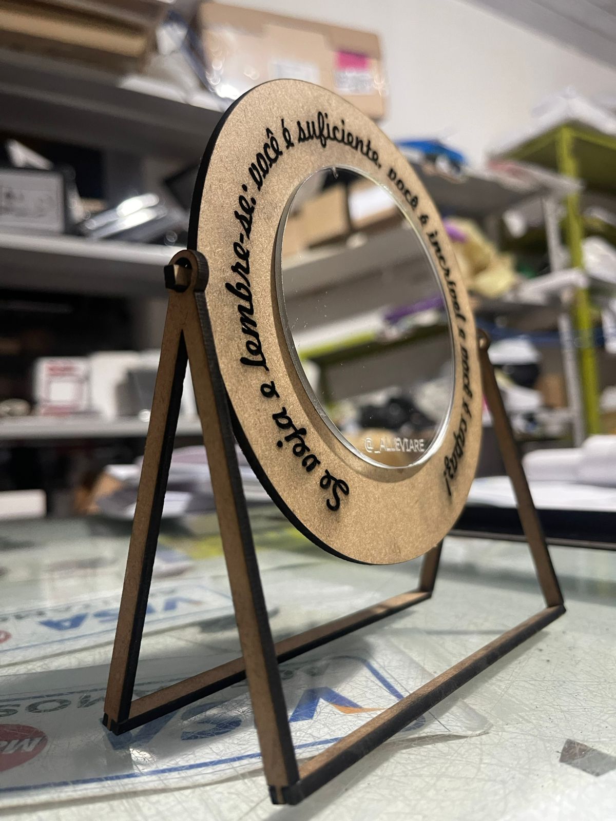 Mini espelho de mesa em MDF