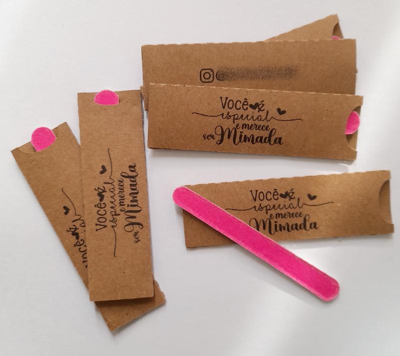 Cartão com mini lixa de unha